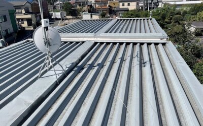 【古河市　五霞町　境町】二階建て住宅、屋根からの雨漏りで屋根カバー工事を行いました！