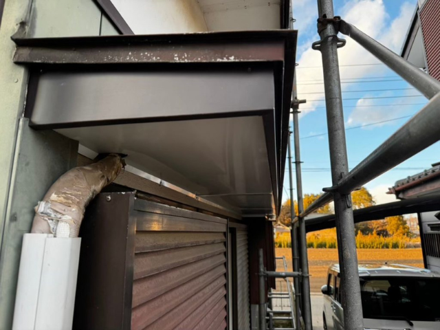 杉戸町の住宅 新しい軒天材で仕上げた軒先