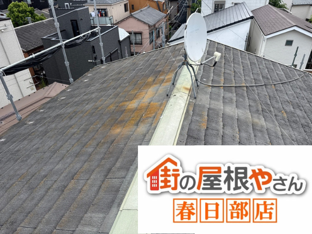 杉戸町の住宅 苔と色あせが広がった施工前の屋根