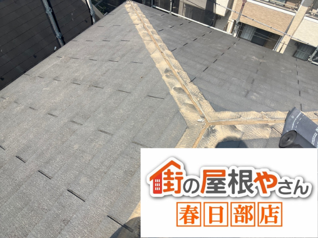 春日部市の住宅 棟と雪止めを撤去している工事中の屋根