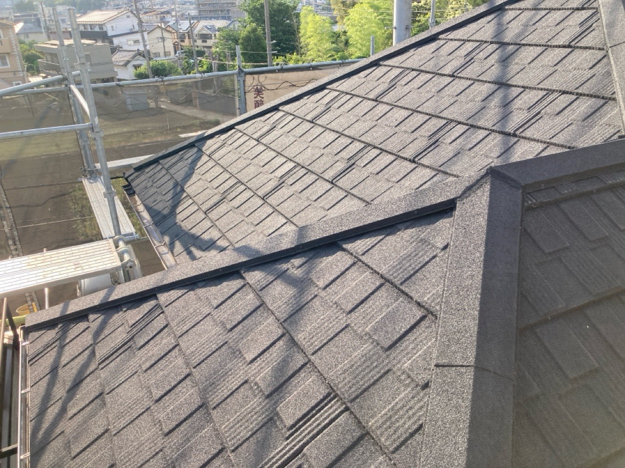 久喜市の住宅 フックシングルで覆った施工後の屋根