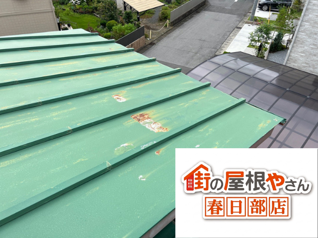 久喜市の住宅 塗膜がはがれサビが出ている施工前の瓦棒屋根
